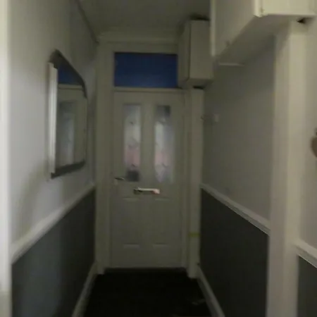 2 Bed Garden Flat * Bristol